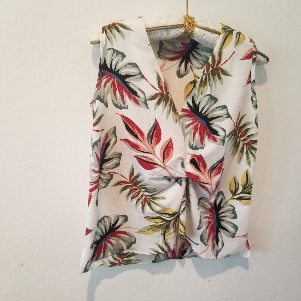 Love Encounter Womens Medium Sleeveless Knot Blouse Top V-Neck Leave White Green